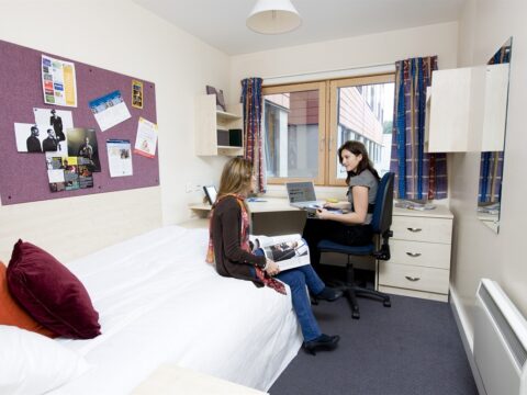 Навчання в англійському університеті: як вирішити проблему із житлом?